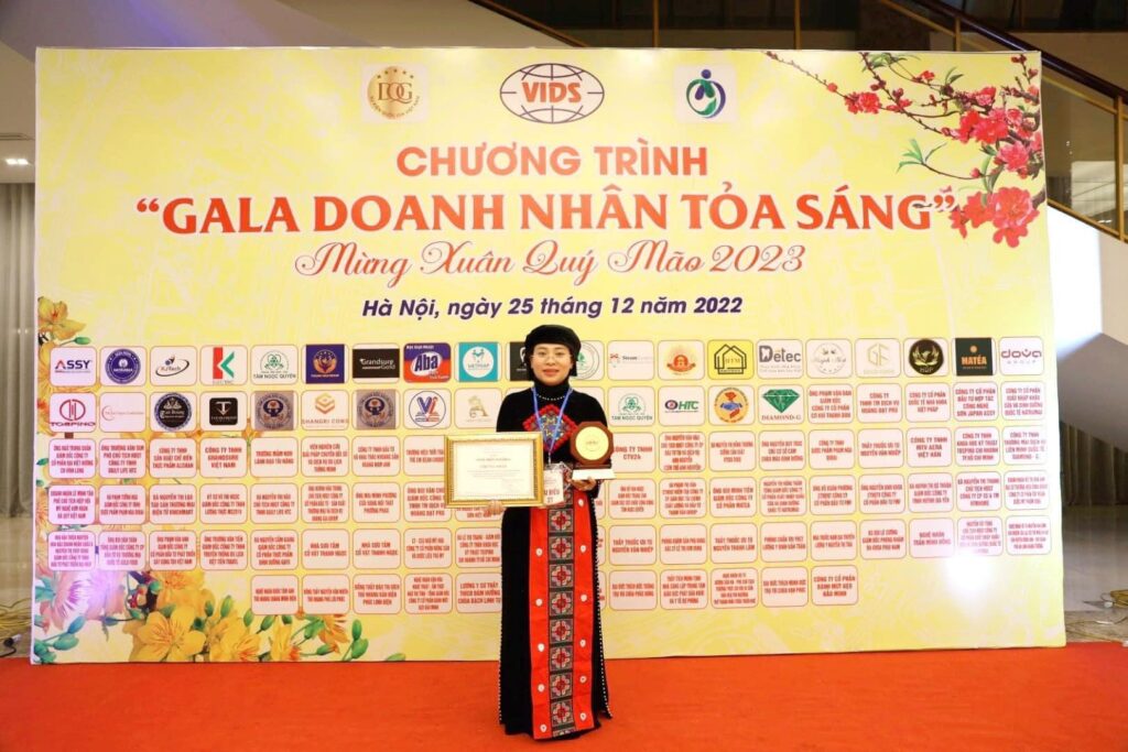 lương y nguyễn thị thái nhận giải