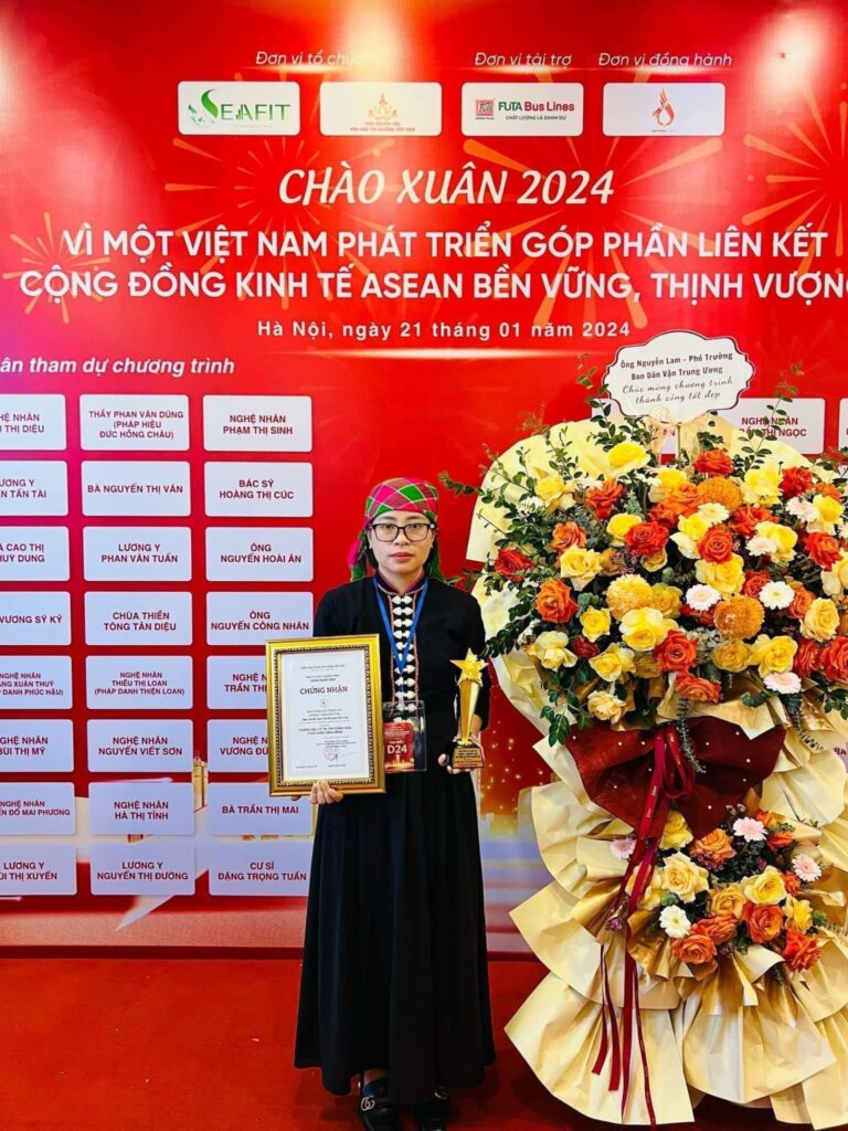 lương y nguyễn thị thái nhận giải